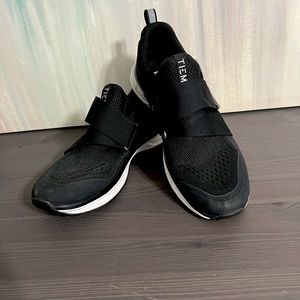 TIEM Slipstream women’s black spin cycling shoes, size 8
